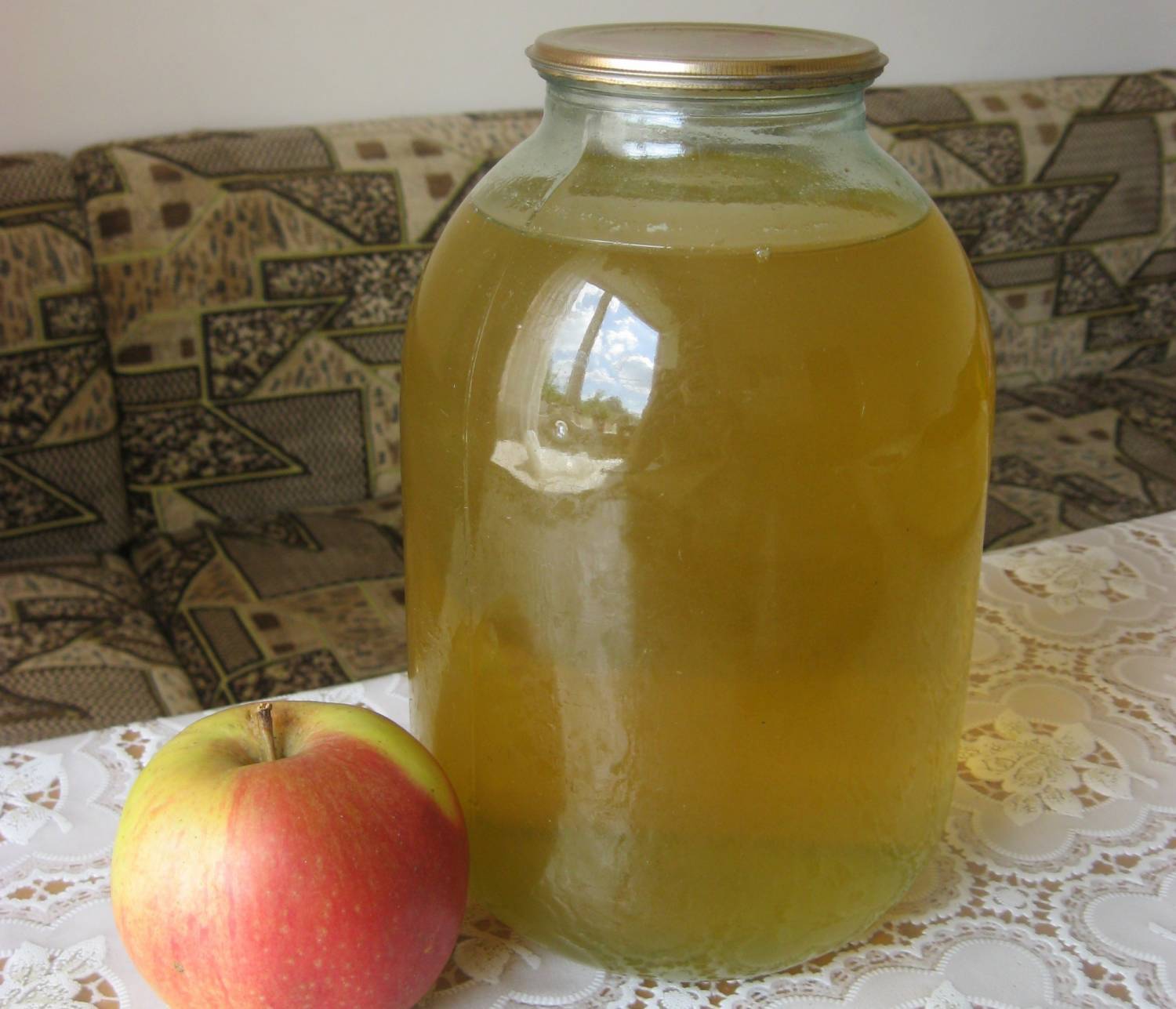 Яблучний сік на зиму з яблук в домашніх умовах